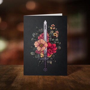 Sword & Blooms - Grußkarte - Schwert und Blüten - Gothic Fantasy Kunst - Lebendige Blumen - Gothic Briefpapier - Whimsigoth