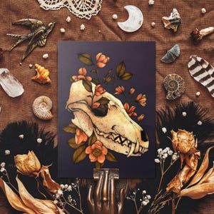 Carte postale tête de mort renard - tête de mort et magnolias - os gothique et illustration florale - nature sombre - amateurs macabres - décoration d'intérieur gothique