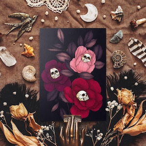Carte postale de pivoines tête de mort - Illustration florale gothique - Illustration de tête de mort - art botanique sombre - amateurs macabres - décoration d'intérieur gothique