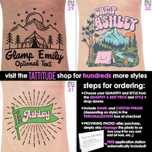 Op de afbeelding: Tijdelijke tattoo-ontwerpen met campingthema's. Stijl 29 toont een berglandschap met een tent en de tekst "Glamp Emily". Stijl 30 heeft "Camp Ashley" met een berg en zonsondergang. Stijl 31 toont een banner met "Ashley".