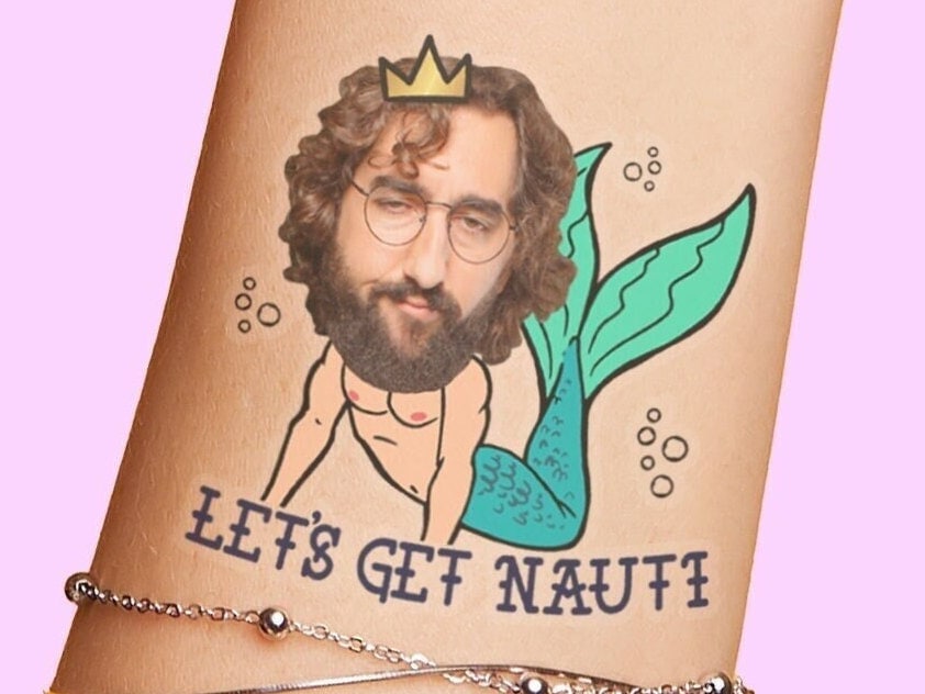 Donnons des faveurs de tatouages d'enterrement de vie de jeune fille au visage de Nauti Grooms, corps de sirène et triton, dernière voile avant le voile, éclaboussures de fête de piscine de bateau de plage