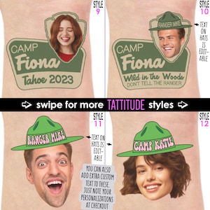 Op de afbeelding: Vier gepersonaliseerde tijdelijke tattoo-ontwerpen. Elk ontwerp toont een gezicht in een groen en beige badge. De badges luiden "Camp Fiona Tahoe 2023", "Camp Fiona Wild in the Woods", "Ranger Mike" en "Camp Katie". De tekst op de hoeden is bewerkbaar.