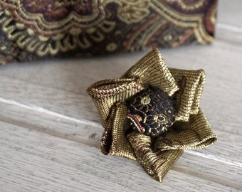 Men's Golden Flower Lapel Pin & Pocket Square Combo / Mens Accessories / Suit Accessories / Groomsmen Accessories