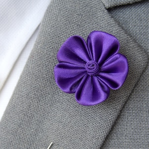 Purple Lapel Flower / Men's lapel pin / Flower Brooch / Groomsmen Lapel / Kanzashi Lapel Flower / Boutonniere
