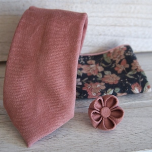 Handmade Pink Flower Lapel Pin / Rose Tie & Floral Pocket Square Set / Men&#39;s Suit Accessories / Men&#39;s Tie