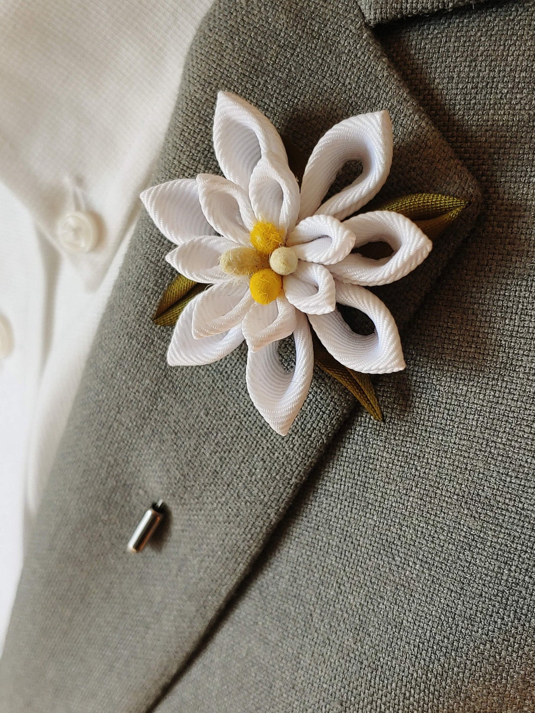 Edelweiss Lapel Flower / White Flower Brooch / Handmade Lapel Pin