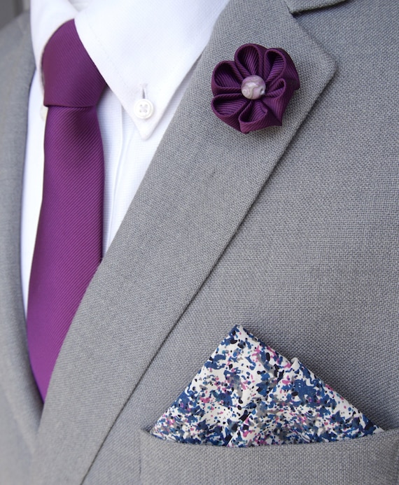 Pin de solapa de flor morada Corbata morada solida y conjunto de bolsillo cuadrado moteado multicolor Accesorios de traje de hombre Corbata de hombre Etsy Mexico