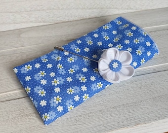 White Flower Lapel Pin & Daisy Pocket Square Combo / Mens Accessories / Suit Accessories