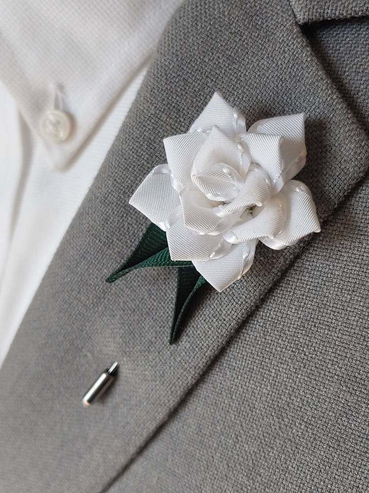 White Rose Lapel Pin/ Wedding Boutonniere/ Flower Lapel Pin | Etsy