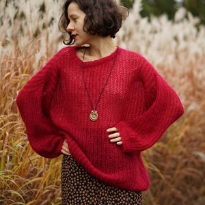 Pull en mohair, robe pull en laine, pull rouge, pull tricoté à la main, pull au crochet, pull en maille torsadée, pull léger