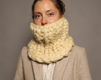 Neck warmer, chunky scarf, crochet scarf for women handmade, white scarf, neck wrap,   hand knitted scarf, knitted neck gaiter, wool scarf