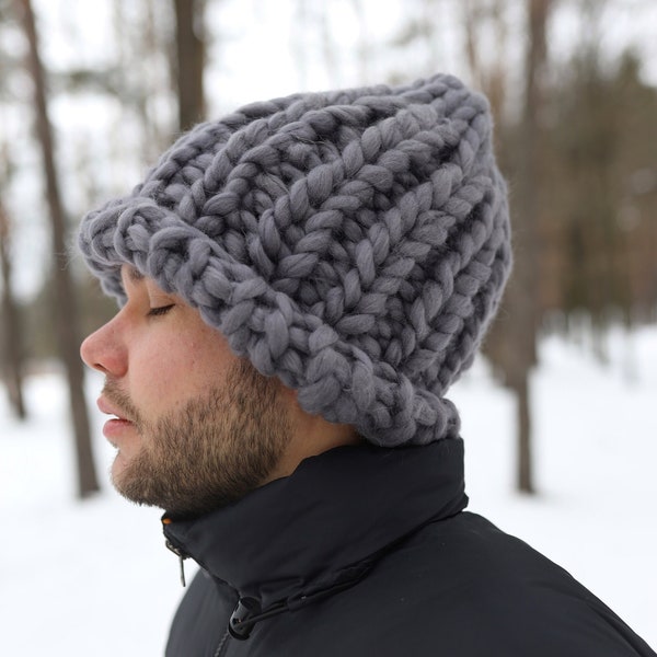 Bonnet pour homme tricoté à la main, bonnet souple pour homme, bonnet au crochet, bonnet d'hiver super doux et confortable en laine mérinos, bonnet ample en tricot gris pour homme