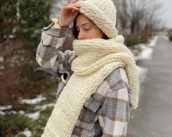 Women's hat and scarf, Winter set, Soft and cozy merino wool, Chunky knit hat, knitted hat and scarf, Long scarf, White hat, White scarf