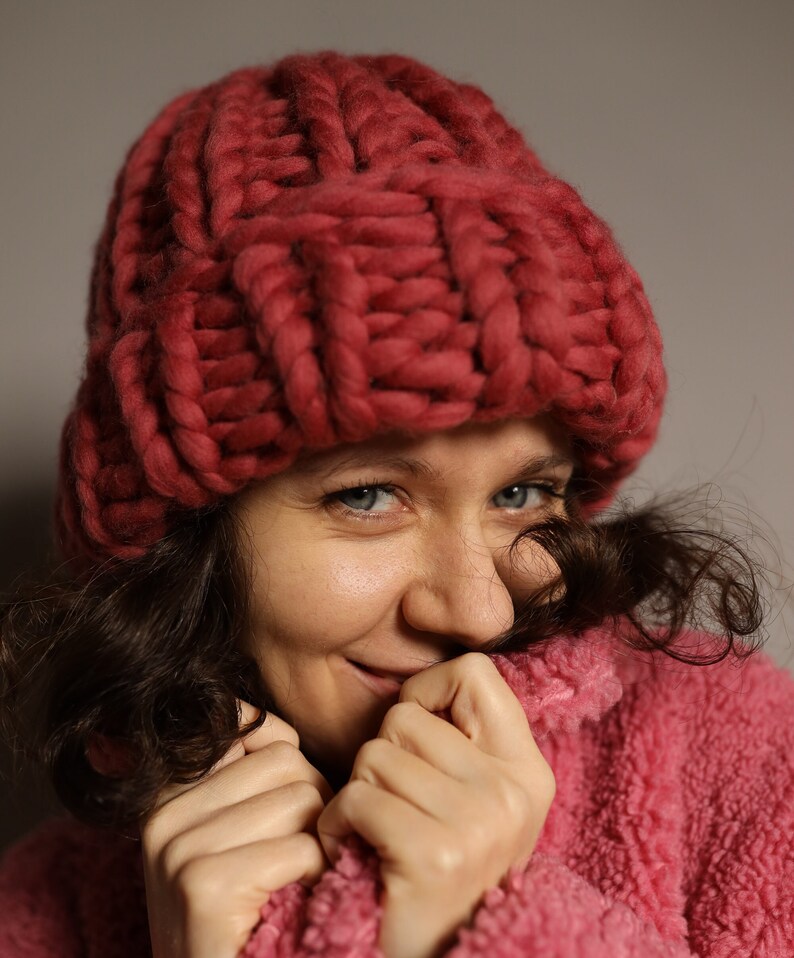 Chunky knit hat, wool beanie, hand knit beanie, women's winter hat, crochet hat, hats for women, wool red hat, slouchy hat, bulky knit hat imagem 2