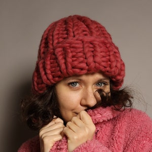 Chunky knit hat, wool beanie, hand knit beanie, women's winter hat, crochet hat, hats for women, wool red hat, slouchy hat, bulky knit hat imagem 1