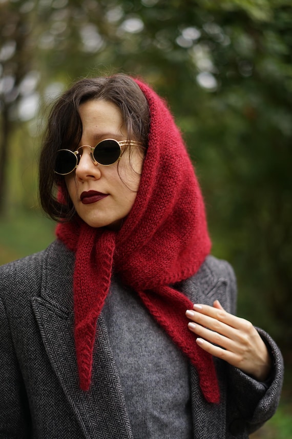 Lenço de lã, lenço de cabeça tricotado à mão, estilo vintage, acessórios para cabelo, lenço vermelho batom, xale triangular para mulheres - Etsy Portugal