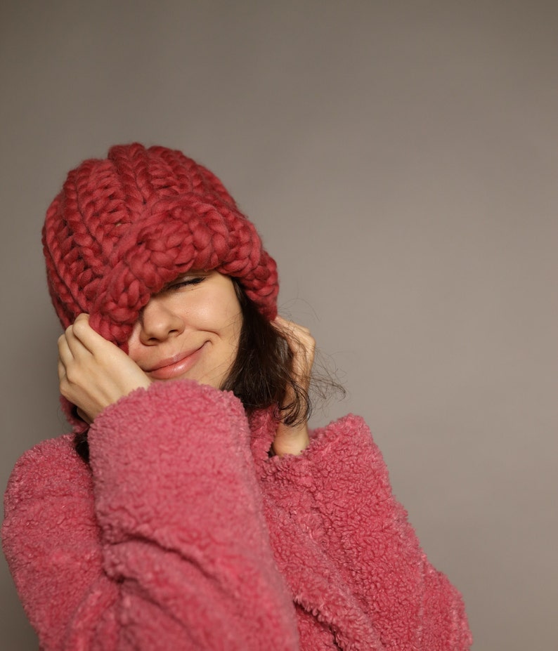 Chunky knit hat, wool beanie, hand knit beanie, women's winter hat, crochet hat, hats for women, wool red hat, slouchy hat, bulky knit hat imagem 7