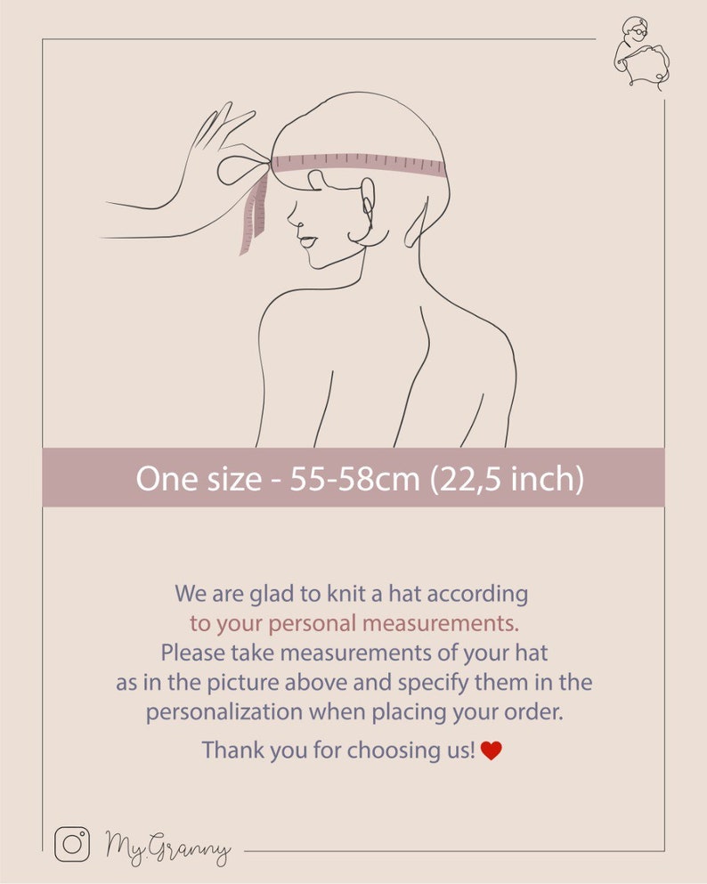Puede incluir: Ilustraci&oacute;n que muestra c&oacute;mo medir la cabeza para un sombrero. La ilustraci&oacute;n muestra a una persona con una cinta m&eacute;trica alrededor de la cabeza. El texto dice "One size - 55-58cm (22,5 inch)". El texto debajo de la ilustraci&oacute;n dice "Nos complace tejer un sombrero de acuerdo con tus medidas personales. Por favor, toma las medidas de tu sombrero como en la imagen de arriba y especif&iacute;calas en la personalizaci&oacute;n al realizar tu pedido. &iexcl;Gracias por elegirnos!"