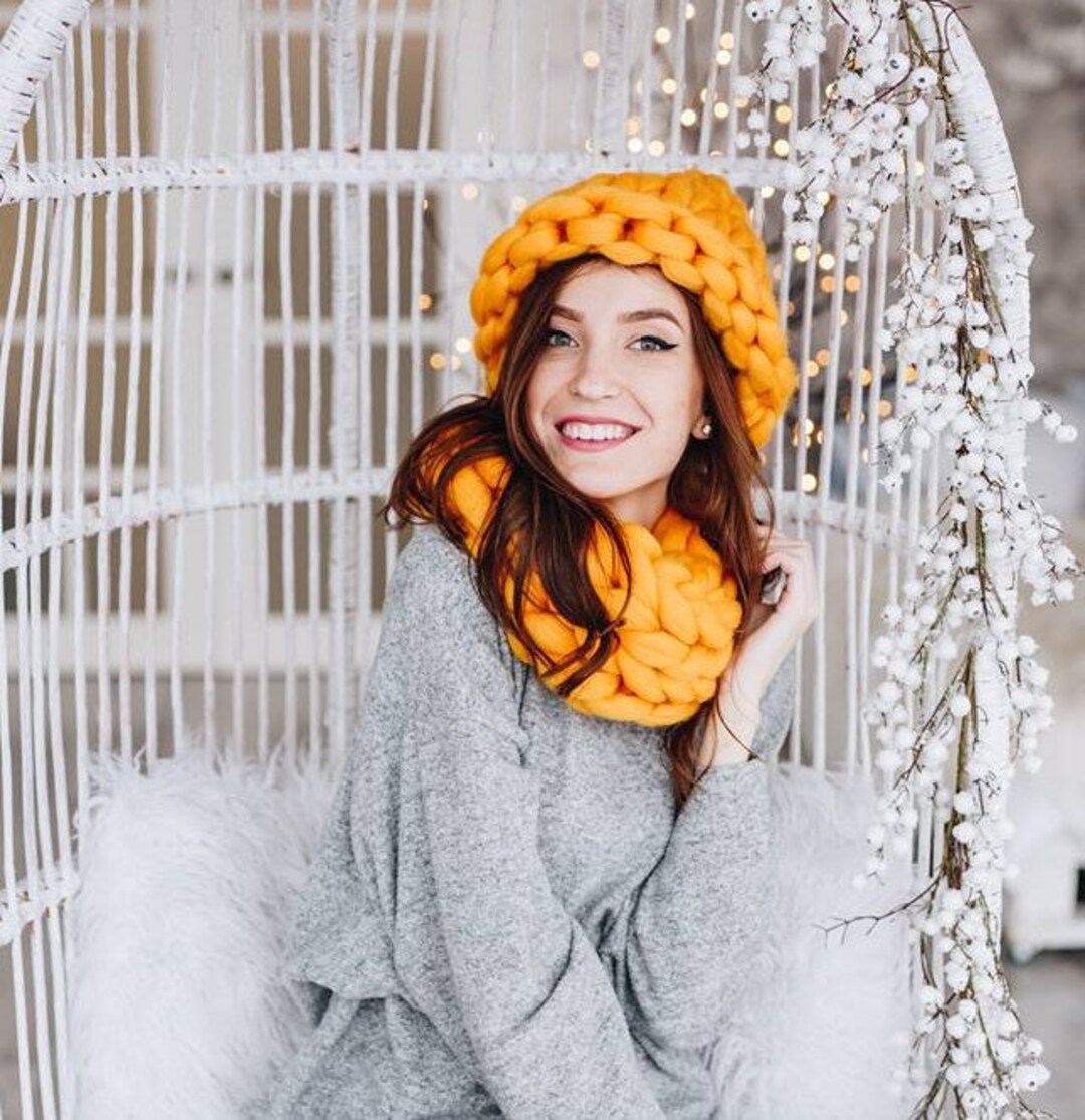 Set di cappello e sciarpa invernali, Cappello lavorato a maglia