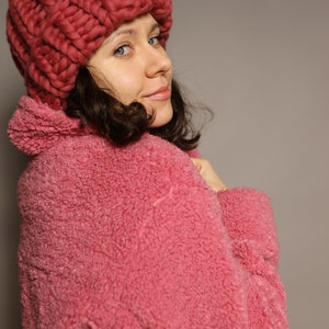 Chunky knit hat, wool beanie, hand knit beanie, women's winter hat, crochet hat, hats for women, wool red hat, slouchy hat, bulky knit hat imagem 10