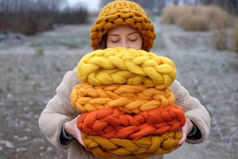 Écharpe en laine, écharpe en grosse maille, snood doux, écharpe en tricot pour femme, écharpe à l'infini, écharpe en grosse maille, écharpe surdimensionnée image 7
