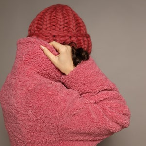 Chunky knit hat, wool beanie, hand knit beanie, women's winter hat, crochet hat, hats for women, wool red hat, slouchy hat, bulky knit hat imagem 3