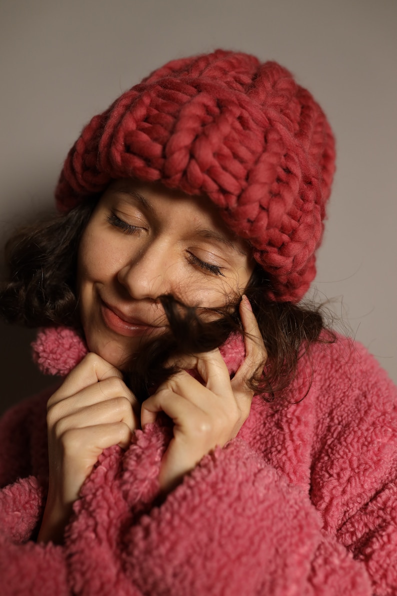 Chunky knit hat, wool beanie, hand knit beanie, women's winter hat, crochet hat, hats for women, wool red hat, slouchy hat, bulky knit hat imagem 9