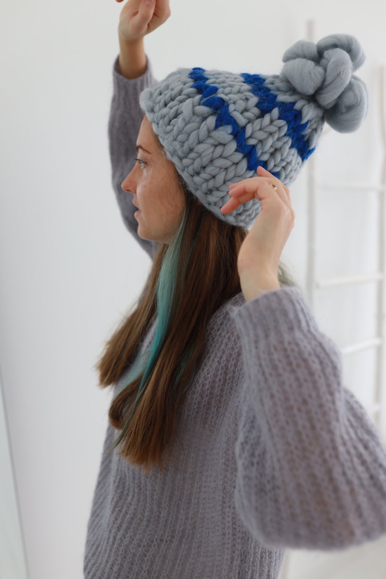 Sombrero de pompón de punto a mano, sombrero de punto grueso de lana Merino, sombrero de invierno, sombrero holgado, gorro azul claro, sombrero de punto de mujer, sombrero de punto de cable, sombrero de esquí imagen 4