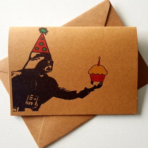 Cartão de aniversário de Darth Vader feito à mão - Cartão exclusivo de Star Wars - Bolo de aniversário - Chapéu de festa - Vader engraçado