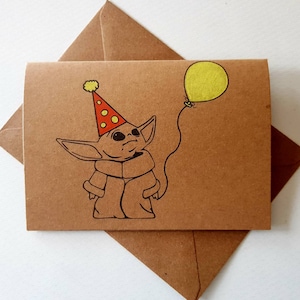 Carte d’anniversaire Baby Yoda faite à la main - Carte Star Wars unique - Ballon d’anniversaire - Chapeau de fête - Drôle