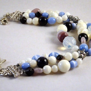 Pulsera de tres cuerdas azul y púrpura