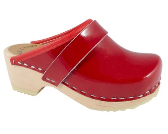 Children's clogs in red patent leather