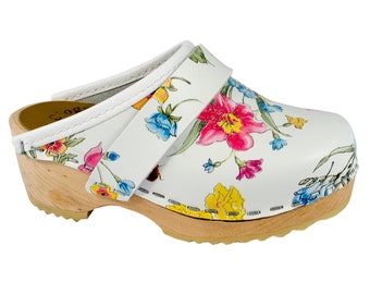 Children&#39;s clogs model Summer Flower