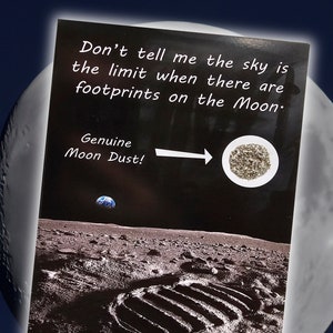 Carte de poussière de lune avec de la VÉRITABLE POUSSIÈRE DE MÉTÉORITE lunaire dessus ! (format A5)