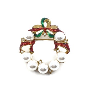 Vintage Christmas Wreath Brooch: Faux Pearl & Enamel Holiday Pin