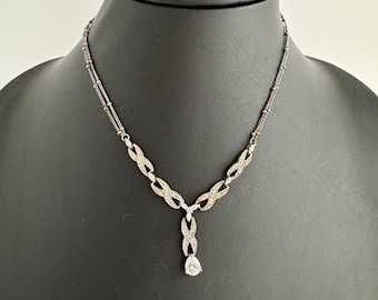 Collana a goccia Art Déco con strass in pasta di vetro e maglie a navetta, stile anni '20.