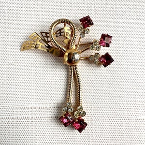 1940s Bow Brooch: Ruby Red Rhinestones, Gold Tone Ribbon Pin