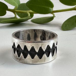 Taxco Mexico Sterling Silver Wide Band Ring With Black Diamond Shape Details Size 10