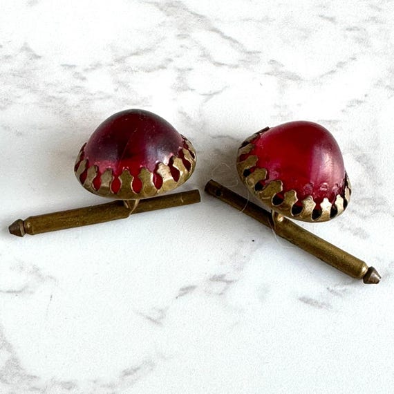 Boutons De Manchette Vintage Verre Rouge Rubis Et Or Martelé - Ancien Jeu