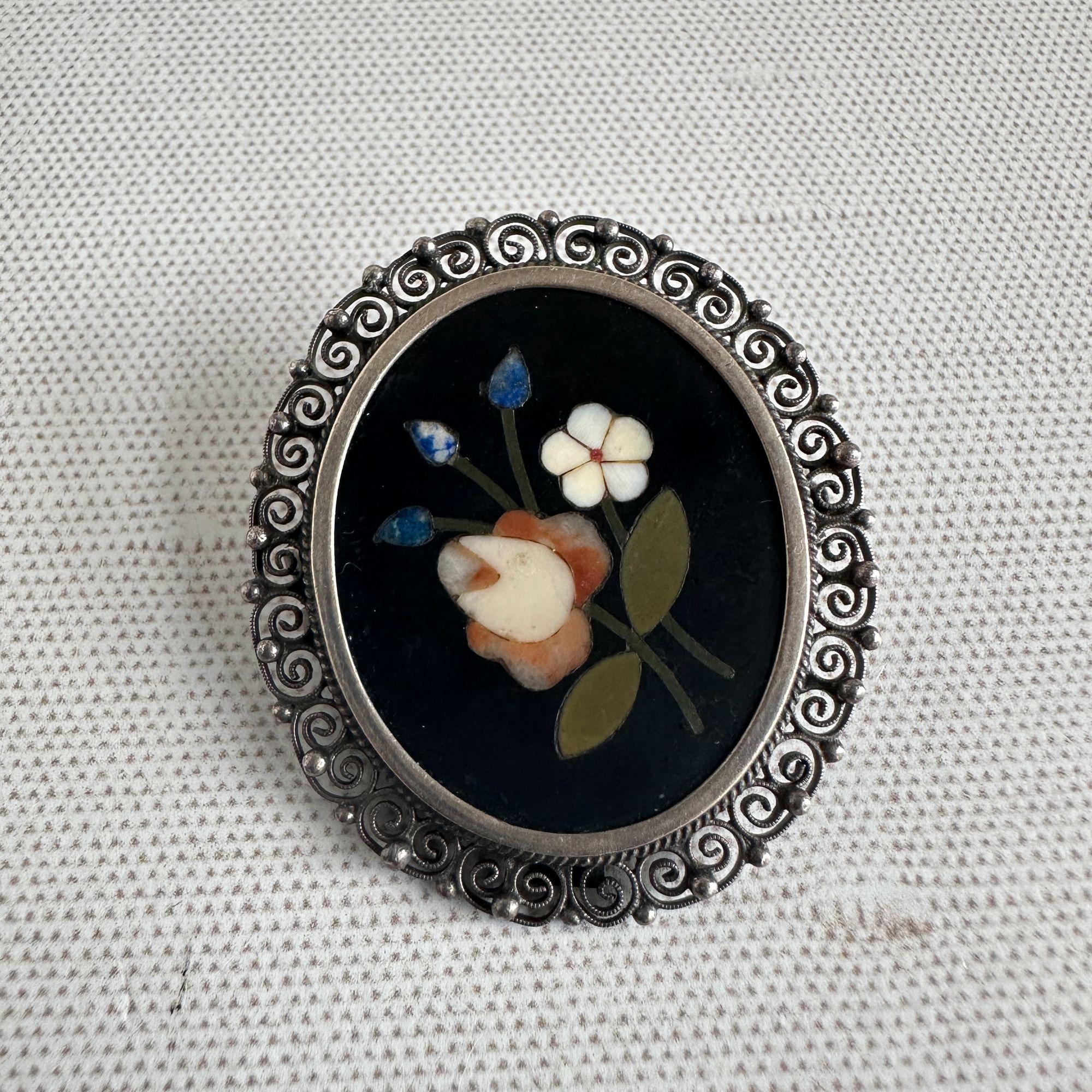 Broche En Pietra Dura à Décor De Fleurs, Montée Sur Or Et