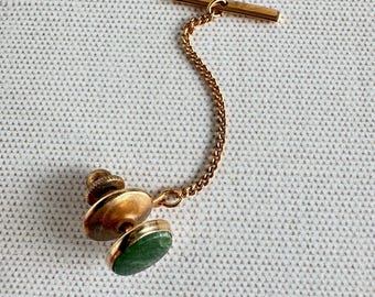 Vintage nefriet jade dasspeld goudkleurige bezel set herenjurk accessoire