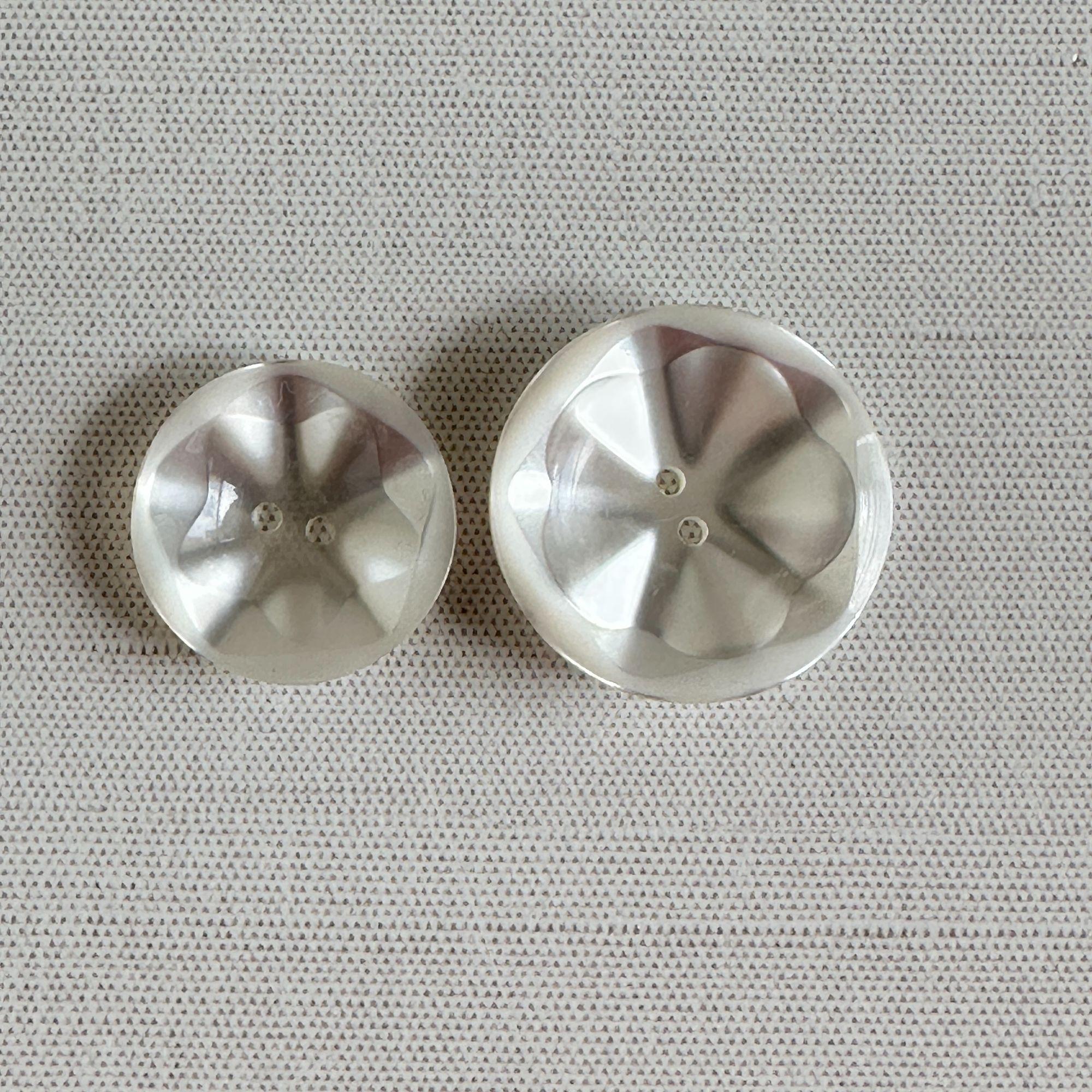 ※buti　白 ２点 Vintage White Buttons Set of 2 1 1/4