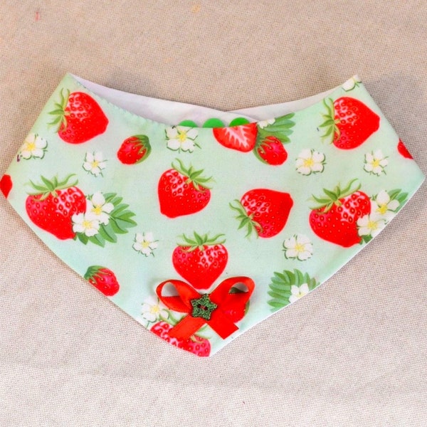 Bandana Vert Motif Fraise Pour Chien Et Chat / Avec Ou Sans Noeud Assorti