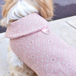 Manteau Rose Pour Chien Et Chat, Motif Fleur Blanche, Manteau Petit Chien, Accessoire Chaud Hiver Polaire, Manteau Sur Mesure image 4