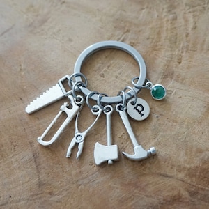 Porte clé papa bricoleur outils marteau scie à bois - cadeau anniversaire pour homme femme travaux maison