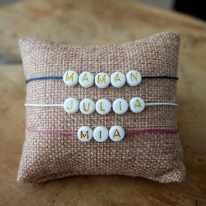 Pulsera de oro con nombre - Pulsera de oro con perlas - Pulsera infantil - Pulsera personalizada con palabra mantra - Pulsera para hermanas - Pulsera de cumpleaños