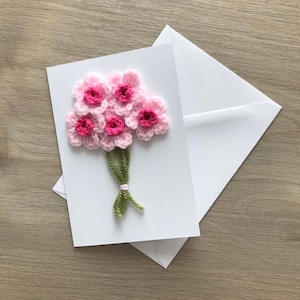 Bouquet de fleurs roses au crochet, carte de voeux 100 % recyclée A6, carte d'anniversaire avec fleurs, carte recyclée, carte de fleurs roses, carte de pensée pour vous