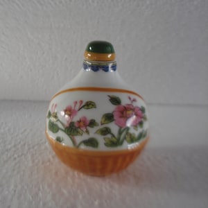 Porcelain Snuff Bottle Replica by Colecções Philae 1988  # 1