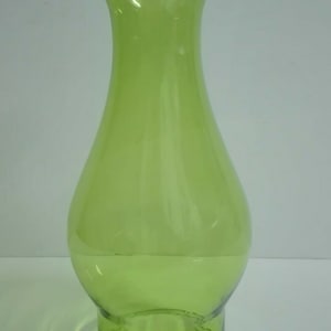 PIECRUST-Öllampen-Schornstein aus grünem Glas – Fassung: 2 1/2 Zoll (6,2 cm)