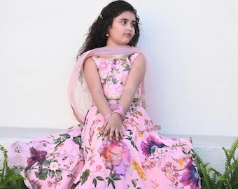 Rosa blommig Lehenga med handbroderi | Lehenga Choli för baby | Indiska flickkläder | Traditionella indiska flickkläder